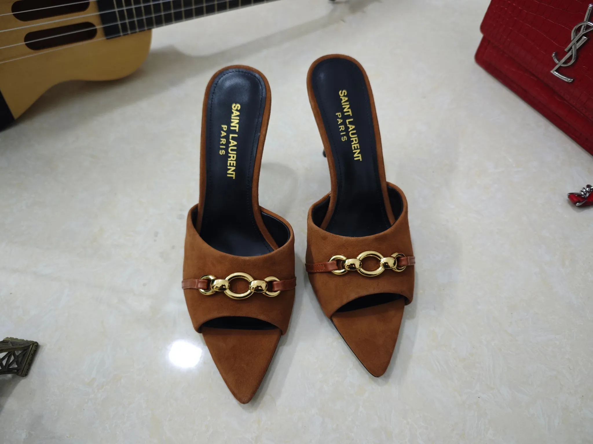 👟👟Ex-factory price 520👟👟【Saint Laurent】Yves Saint Laurent, stiletto heel YSL sandals💃2025 early spring counter synchronizes the latest styles, YSL, decoration👠 Classic and high-quality glamorous masterpieces, the hottest spring and summer series in the counter, with temperament, fashion, classic and attractive design style 😌The effect on the feet is particularly beautiful〰️, the materials are imported from Italy 🇮🇹Black sheep, lining, and foot pads; sheepskin, mid-heeled sandals, size 35-41 (34.41.42 must be customized, non-refundable) outsole; imported genuine leather outsole, with full counter packaging